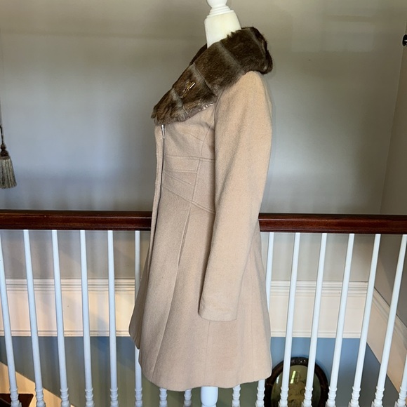 Jessica Simpson Vintage Style Tan Coat Fur Collar Size Small - Picture 5 of 8